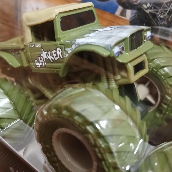 Green monster jam shaker vs - Picture 3 of 4